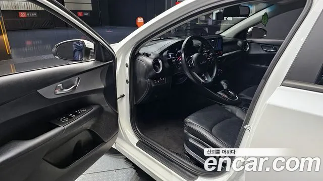 Kia The New K3 2nd generation 2021 Белый из Кореи, фото 2