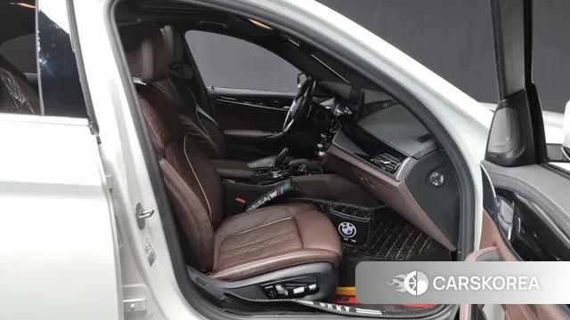 BMW 5 Series (G30) 2021 Белый из Кореи, фото 2