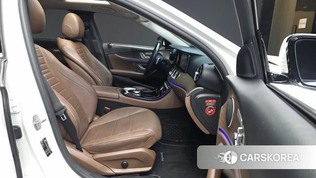 Mercedes-Benz E-Class W213 2018 Белый из Кореи, фото 2