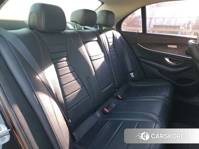 Mercedes-Benz E-Class W213 2018 Черный из Кореи, фото 2