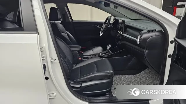 Kia The New K3 2nd generation 2023 Белый из Кореи, фото 2