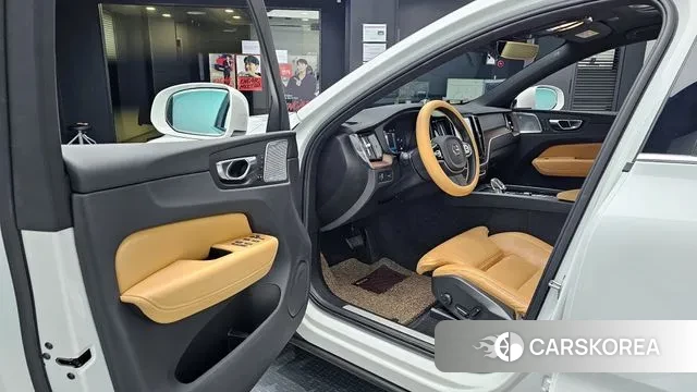 Volvo XC60 second Generation 2022 Белый из Кореи, фото 2