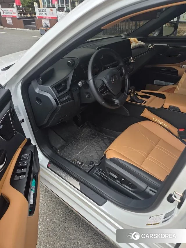 Lexus New ES300h 2025 Белый из Кореи, фото 2