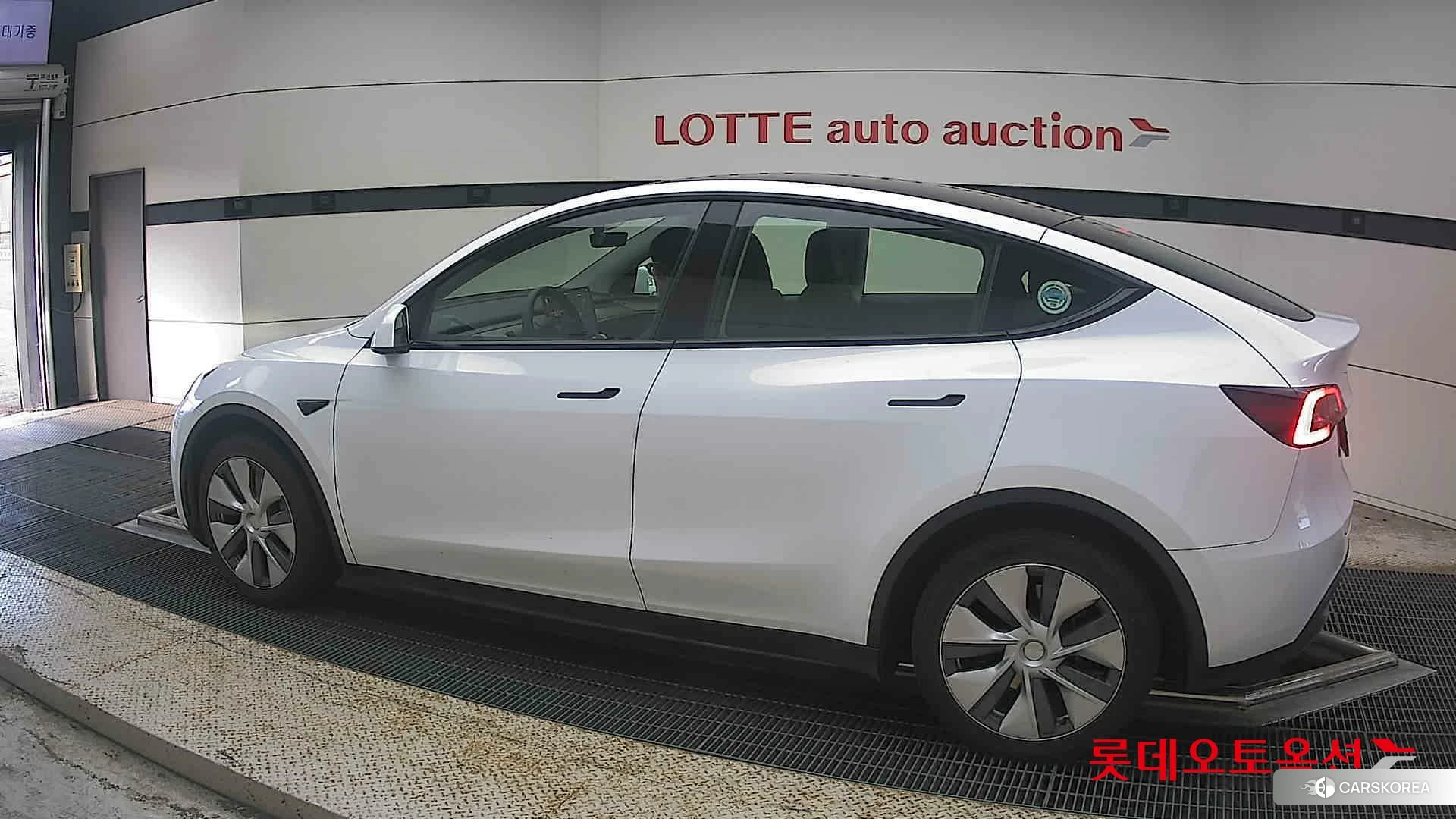 Tesla Model Y RWD 2024 Белый из Кореи, фото 2