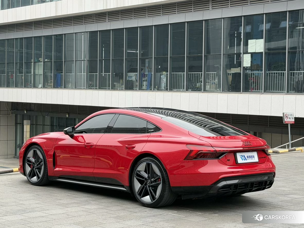 Audi e-tron GT 2023 Красный из Китая, фото 2