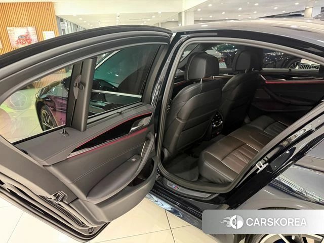 BMW 5 Series (G30) 2023 Черный из Кореи, фото 2