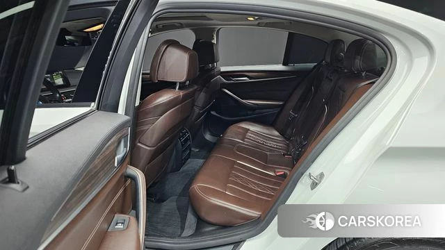 BMW 5 Series (G30) 2018 Белый из Кореи, фото 2