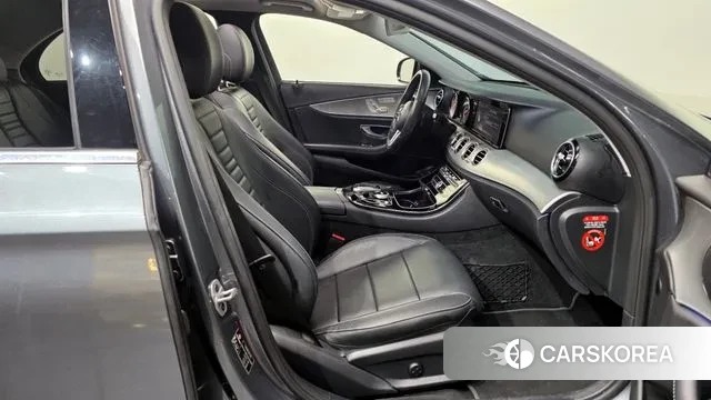 Mercedes-Benz E-Class W213 2018 Серый из Кореи, фото 2