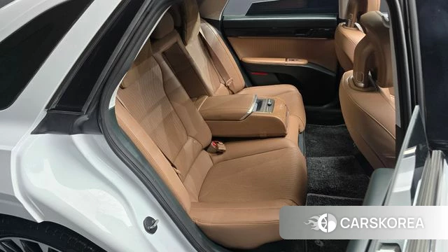 Hyundai Grandeur Hybrid (GN7) 2023 Белый из Кореи, фото 2