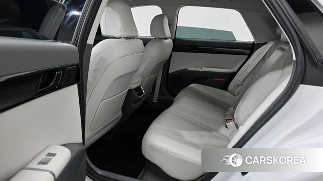 Hyundai Grandeur Hybrid (GN7) 2023 Белый из Кореи, фото 2