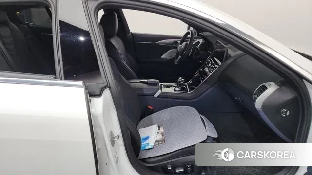 BMW 8 Series (G15) 2023 Белый из Кореи, фото 2