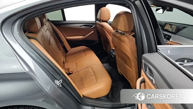 BMW 5 Series (G30) 2018 Серебристо-серый из Кореи, фото 2