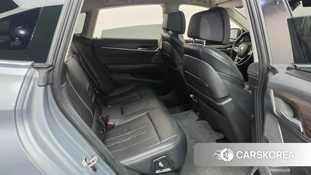 BMW 6 Series GT (G32) 2022 Серебристо-серый из Кореи, фото 2