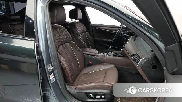 BMW 5 Series (G30) 2018 Темно-зеленый из Кореи, фото 2