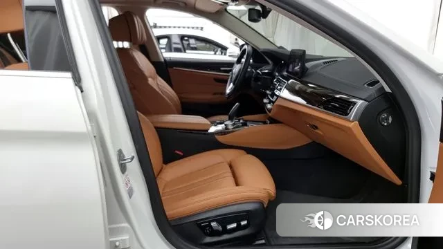 BMW 5 Series (G30) 2021 Белый из Кореи, фото 2