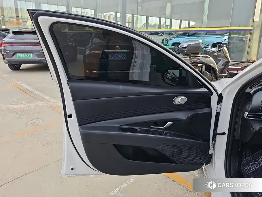 Hyundai Elantra 2025 Белый из Китая, фото 2