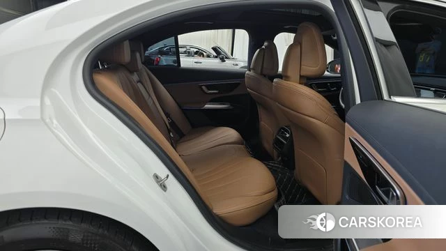 Mercedes-Benz E-Class W214 2024 Белый из Кореи, фото 2