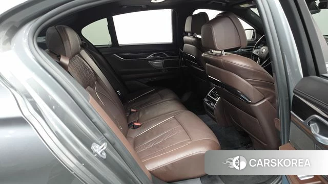 BMW 7 Series (G11) 2018 Серебристо-серый из Кореи, фото 2