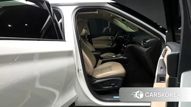 Ford Explorer 6th Generation 2021 Белый из Кореи, фото 2