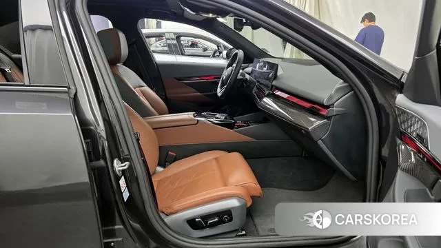 BMW i5 (G60) 2023 Серый из Кореи, фото 2