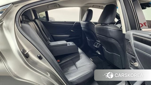 Lexus ES300h 7th generation 2023 Цвет тростника из Кореи, фото 2