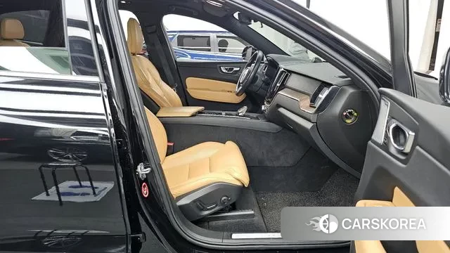 Volvo XC60 second Generation 2021 Черный из Кореи, фото 2