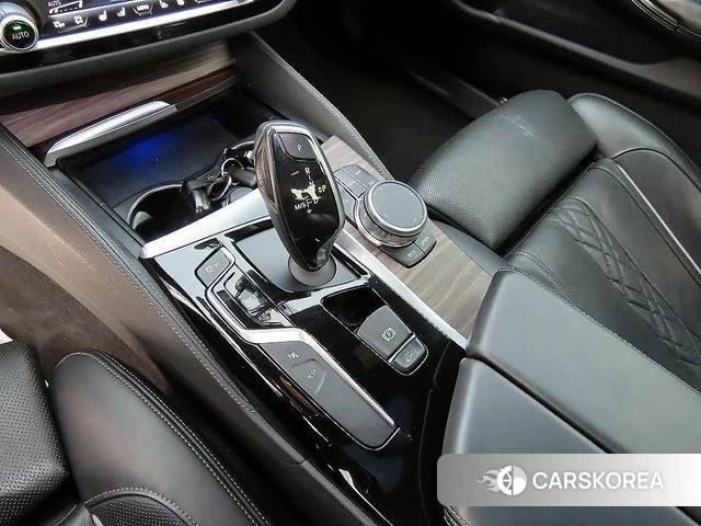 BMW 5 Series (G30) 2018 Черный из Кореи, фото 2