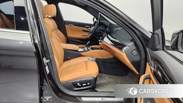 BMW 5 Series (G30) 2022 Серый из Кореи, фото 2