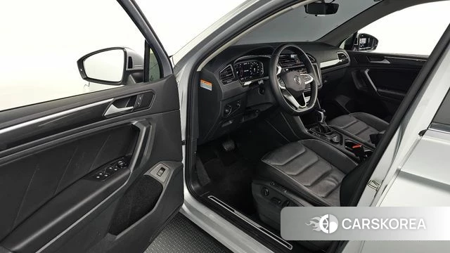 Volkswagen Tiguan second Generation 2022 Серебряный из Кореи, фото 2