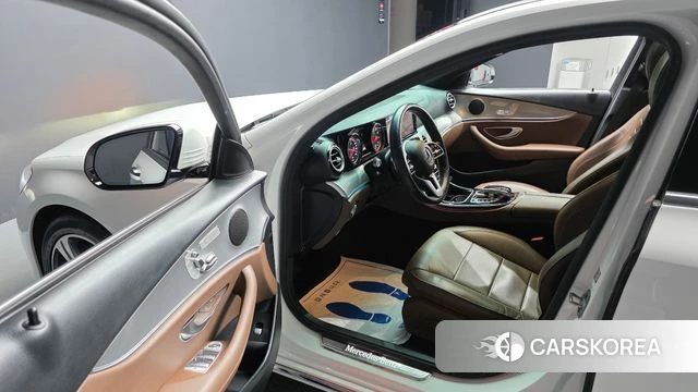 Mercedes-Benz E-Class W213 2018 Белый из Кореи, фото 2