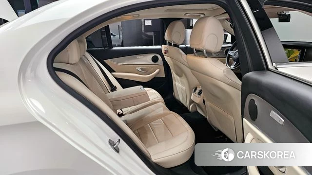 Mercedes-Benz E-Class W213 2018 Белый из Кореи, фото 2