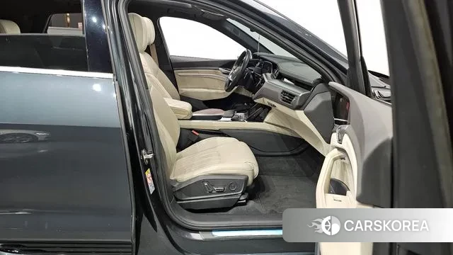 Audi e-Tron 2020 Серый из Кореи, фото 2