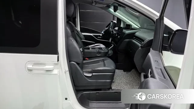 Hyundai Staria 2023 Белый из Кореи, фото 2