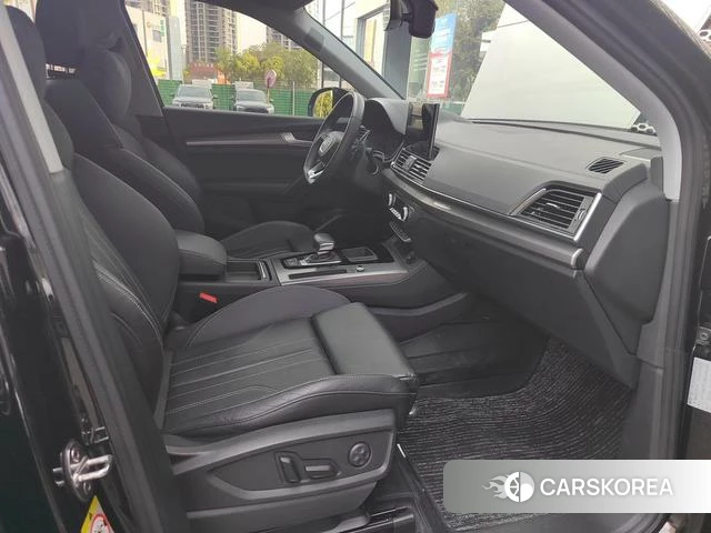 Audi Q5L 2021 Черный из Китая, фото 2