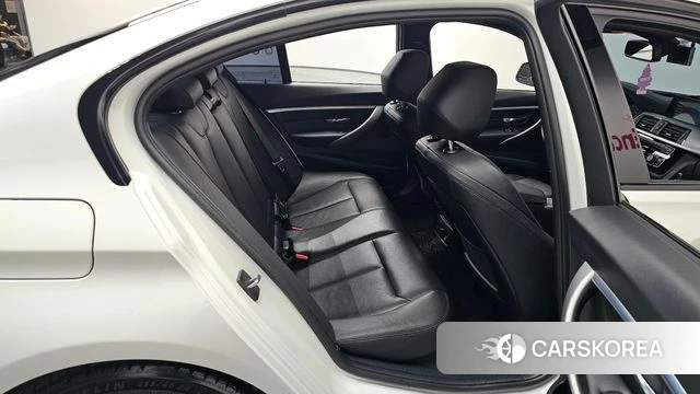 BMW 3 Series (F30) 2018 Белый из Кореи, фото 2