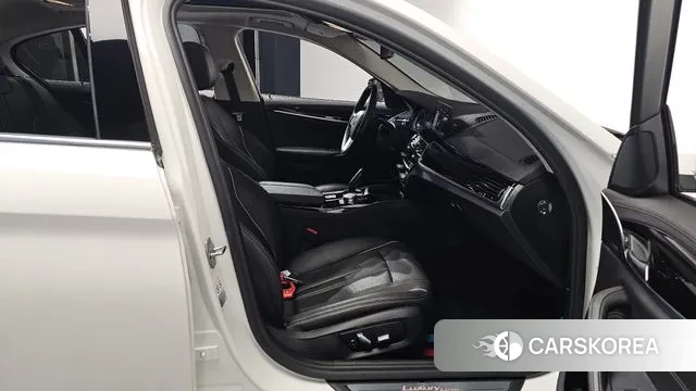 BMW 5 Series (G30) 2018 Белый из Кореи, фото 2