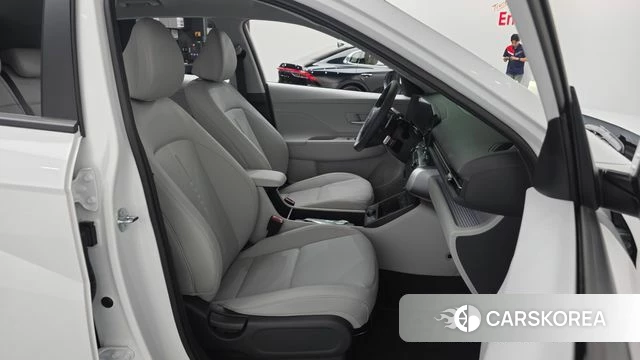 Hyundai Kona (SX2) 2025 Белый из Кореи, фото 2