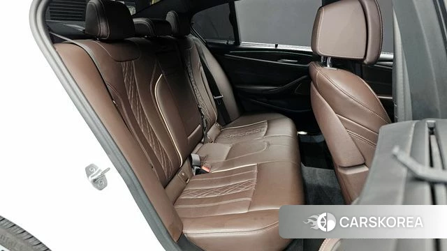 BMW 5 Series (G30) 2020 Белый из Кореи, фото 2