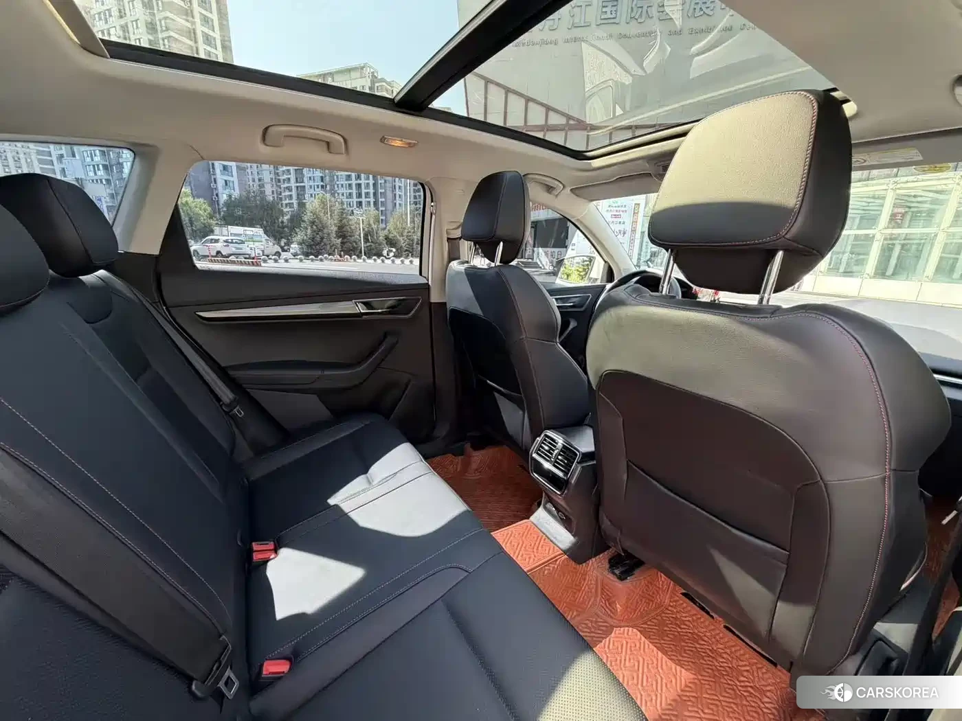 Skoda Karoq 2022 Белый из Китая, фото 2