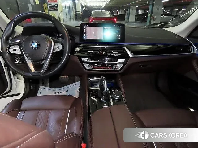 BMW 5 Series (G30) 2021 Белый из Кореи, фото 2