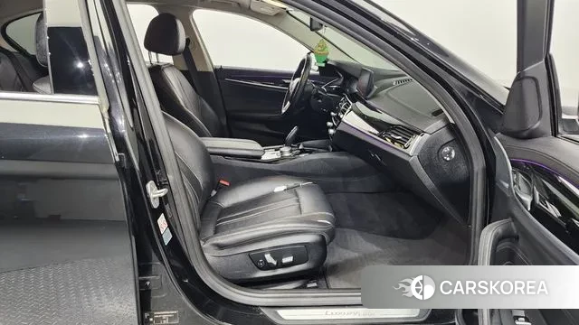 BMW 5 Series (G30) 2019 Черный из Кореи, фото 2