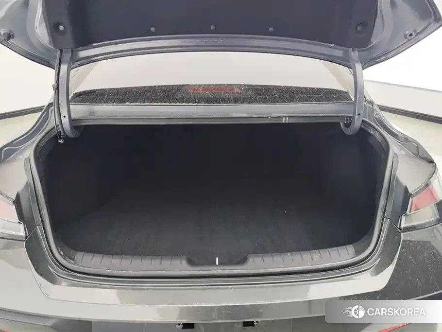 Hyundai Elantra 2024 Silver/gray из Китая, фото 2