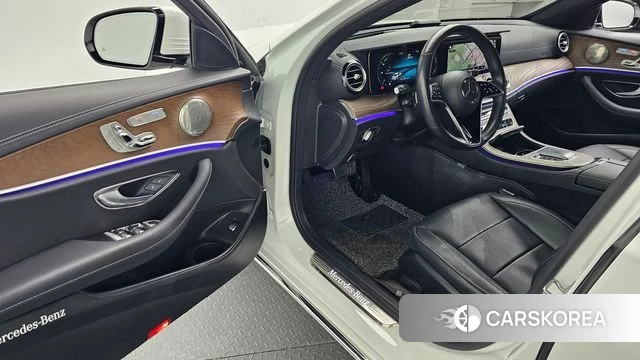 Mercedes-Benz E-Class W213 2021 Белый из Кореи, фото 2