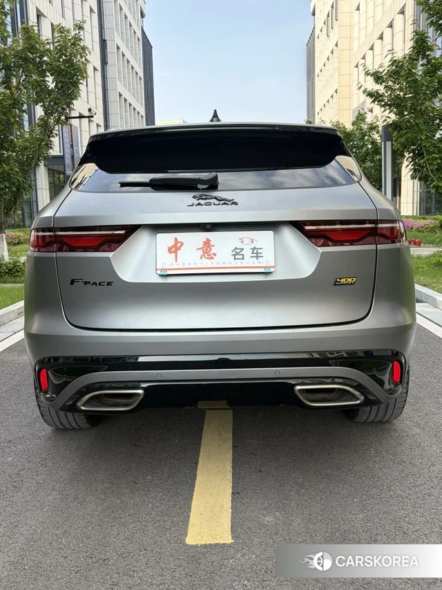Jaguar F-PACE 2023 Серебристо-серый из Китая, фото 2