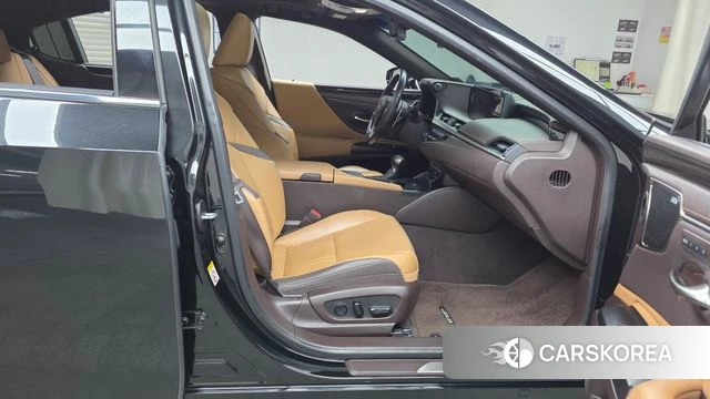 Lexus ES300h 7th generation 2019 Черный из Кореи, фото 2