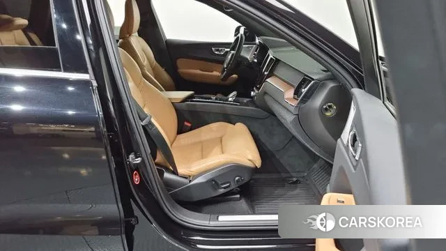 Volvo XC60 second Generation 2021 Черный из Кореи, фото 2