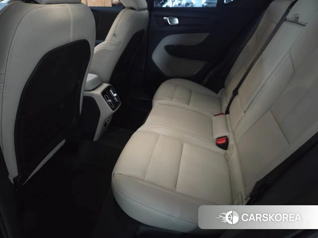 Volvo XC40 2025 Белый из Кореи, фото 2