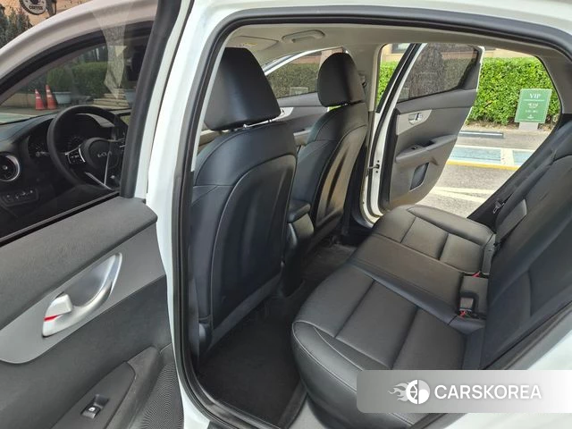 Kia The New K3 2nd generation 2022 Белый из Кореи, фото 2