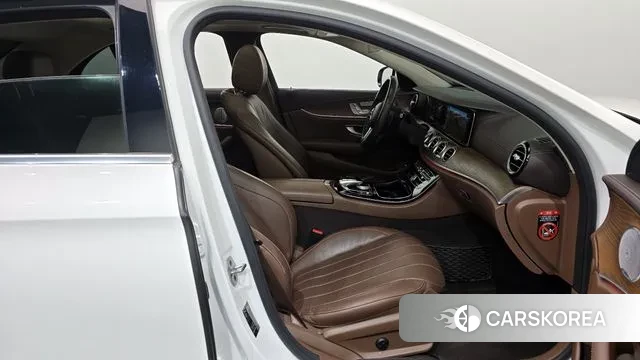 Mercedes-Benz E-Class W213 2019 Белый из Кореи, фото 2