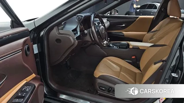 Lexus ES300h 7th generation 2018 Черный из Кореи, фото 2